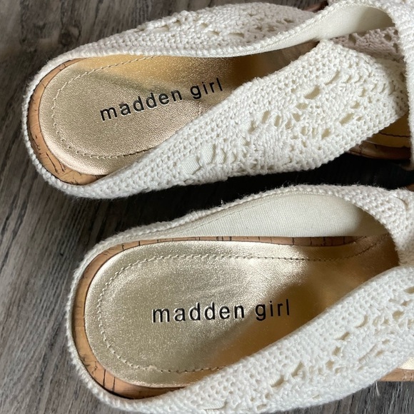 Madden Girl Cream Criss Cross Fabric Nautic Women’s Faux Cork 4” Wedge, size 8 - Picture 4 of 6